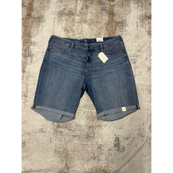 St.‎ John's Bay Womens Mid Rise Denim Bermuda Shorts Size 24 plus NEW - Picture 1 of 7